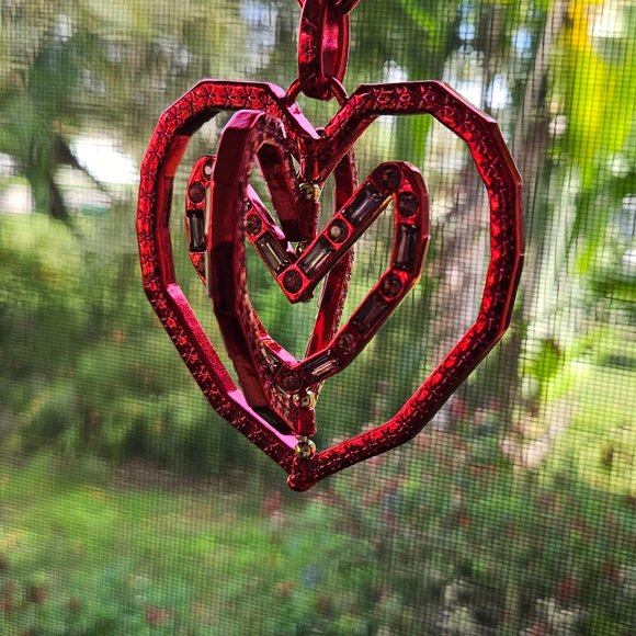 ❤️🏩Betsey Johnson 3-D HEART Statement Necklace - NWT🏩❤️ - Picture 3 of 16